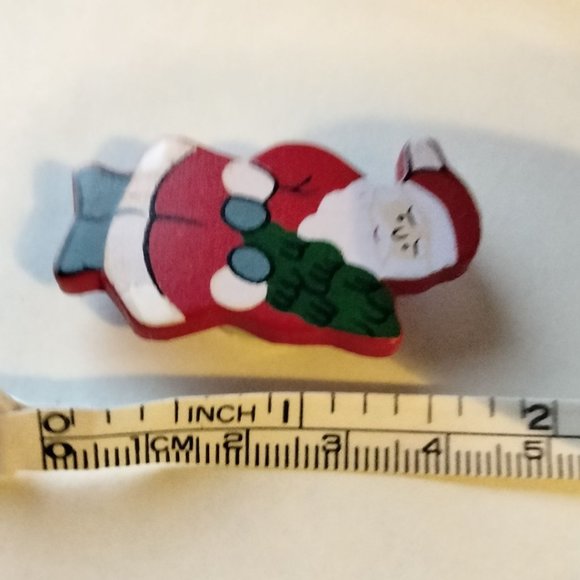 Santa Clause Button Cover Vintage Holding Christmas Tree Handcrafted wood - Picture 4 of 4